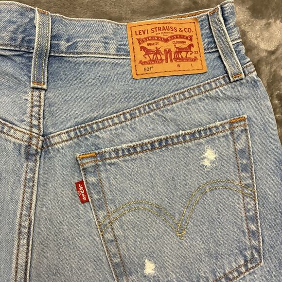 Levi's 501 Jean Shorts Womens Sz.26 Blue Daisy Duke Button Fly Distressed Denim - Picture 5 of 9